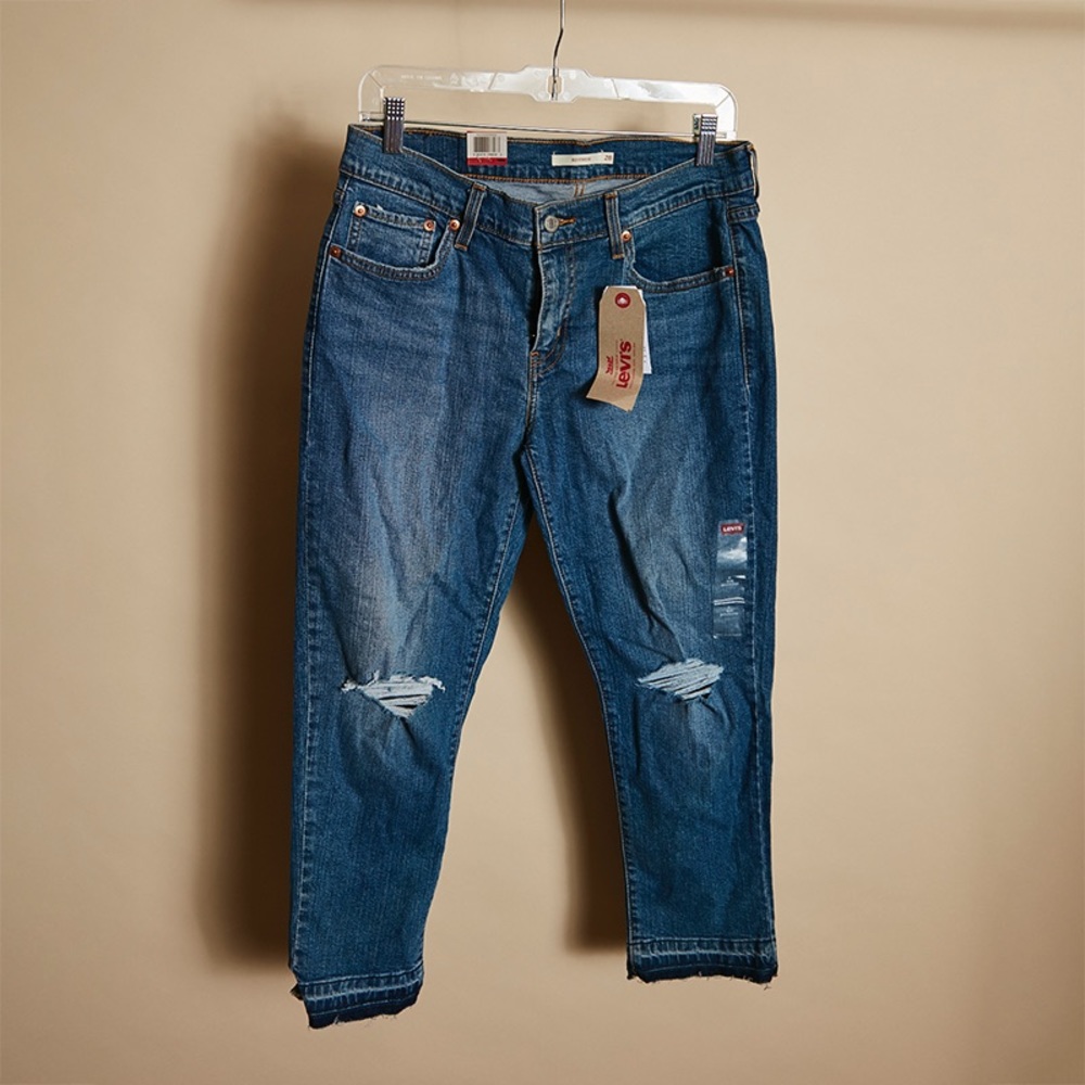 Levi’s Boyfriend Jeans w/ Tapered Leg
